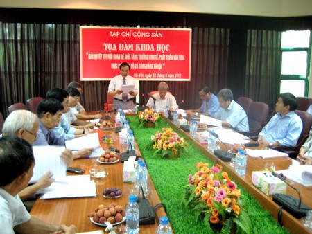 “Giải quyết tốt mối quan hệ giữa tăng trưởng kinh tế, phát triển văn hoá, thực hiện tiến bộ và công bằng xã hội”